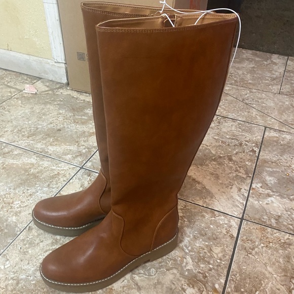 Light Brown Boots - Picture 1 of 5